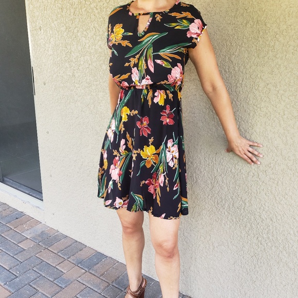 Dress - Picture 2 of 8